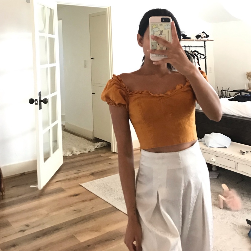 Aritzia puff sleeve crop